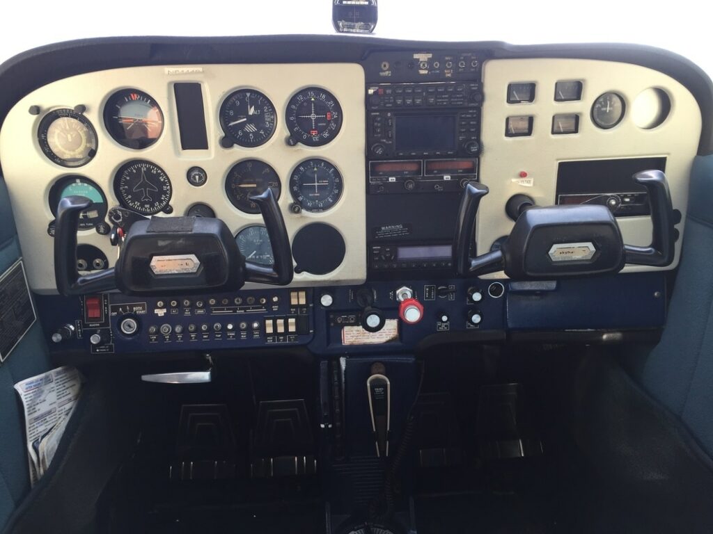 1975 Cessna 172M Skyhawk Interior